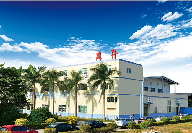 AMD 抢先发布 7nm 服务器芯片 “米兰”